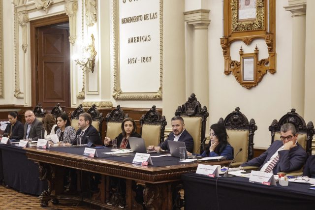 Ayuntamiento de Puebla otorga más de 100 bases a trabajadores