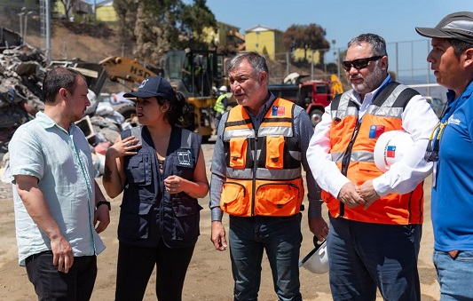 Ministerio de Obras Públicas anuncia que se emplearán más de 400 máquinas para el retiro de escombros tras lo incendios