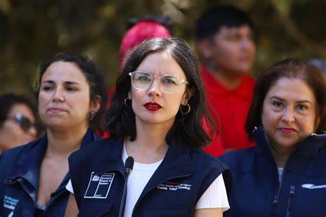 Ministra Vallejo tras desechar 6 toneladas de ropa en mal estado: «No es la oportunidad de deshacernos de basura»