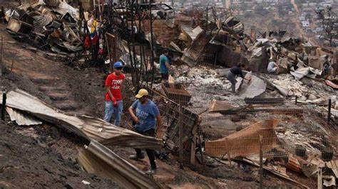 Gobierno aclara que damnificados por incendios podrán recibir más de un bono: «Las compensaciones no son incompatibles entre ellas»