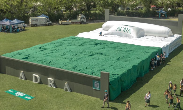 (FOTOS) Récord Guinnes: Chillán logró construir la cama más grande del mundo