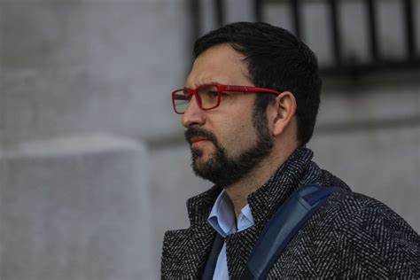 Miguel Crispi abandonó la Fiscalía en silencio tras declarar como imputado por el Caso Convenios