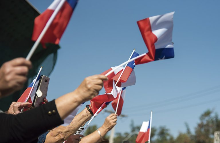 Encuesta revela que orgullo hacia Chile llegó a su nivel más alto en cinco años