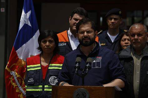 Presidente Boric decretó dos días de duelo nacional por fallecidos en incendios