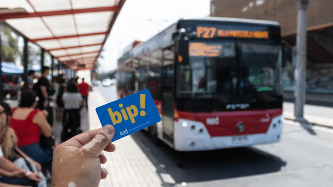 Comienza a regir alza de tarifas del transporte público en Santiago: ¿Cuáles son los nuevos valores?
