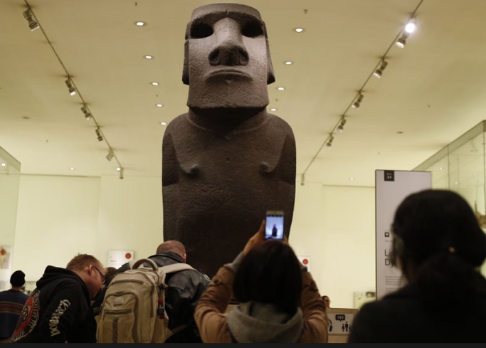 Sigue la escalada por escándalo del moai que Reino Unido no devuelve a Rapa Nui: The Guardián lo destacó en reportaje