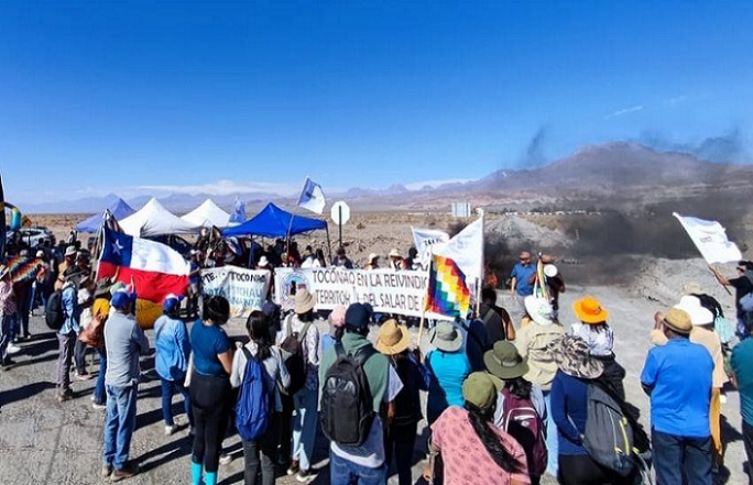 Tensiones en Salar de Atacama por explotación del litio: Representaciones atacameñas levantan su voz contra acuerdo Codelco-SQM