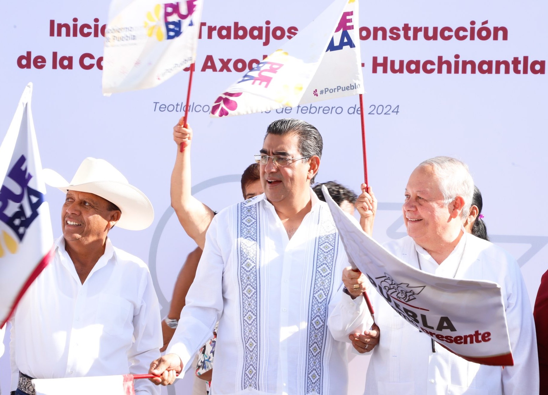 Inician obra carretera en Teotlalco en beneficio de 13 mil habitantes