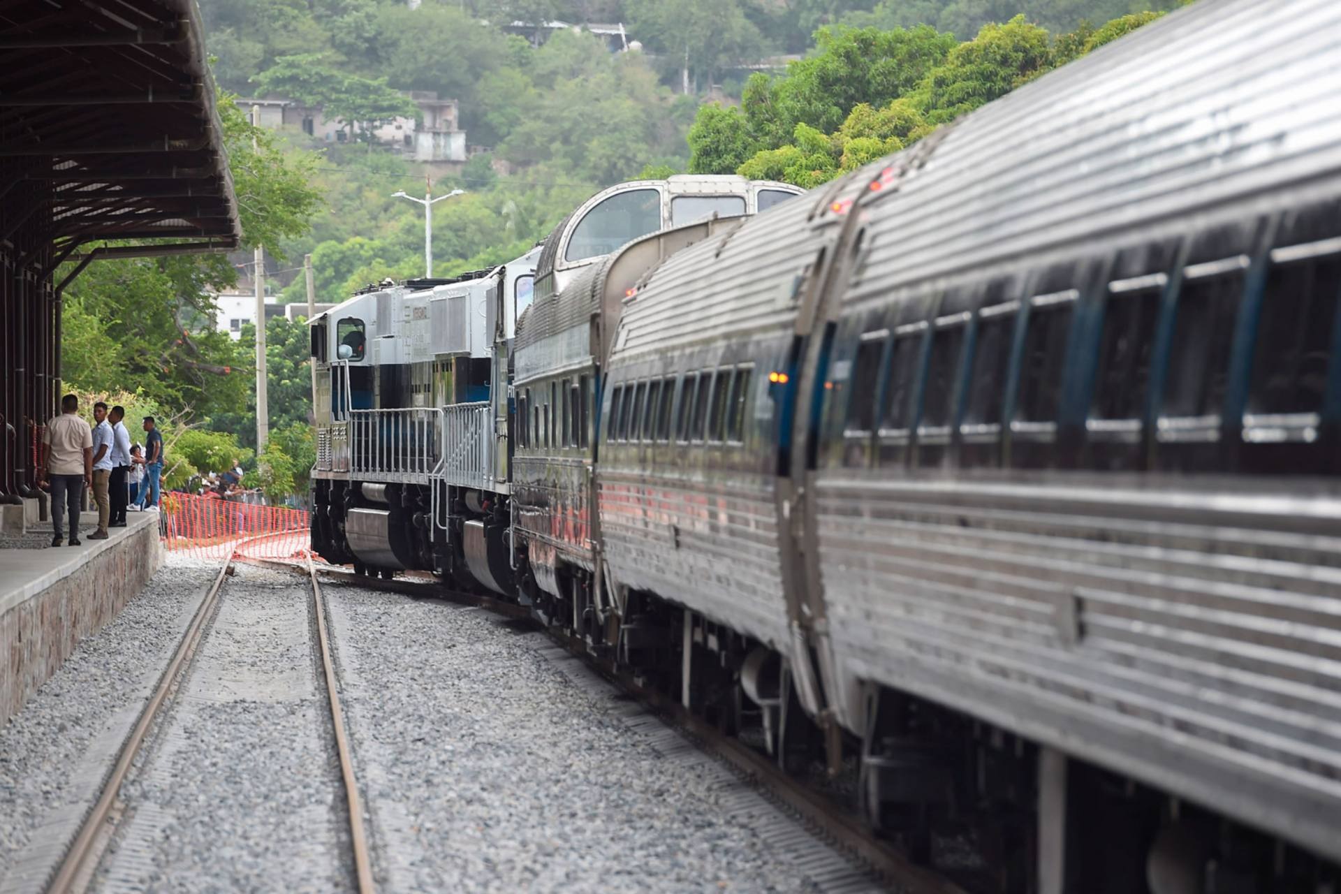 Grupo México y KCSM buscan concesiones para servicios ferroviarios de pasajeros