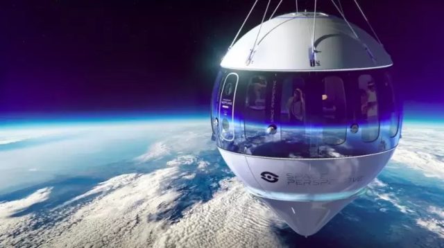 Ofrecen experiencia gastronómica en restaurante al borde del espacio