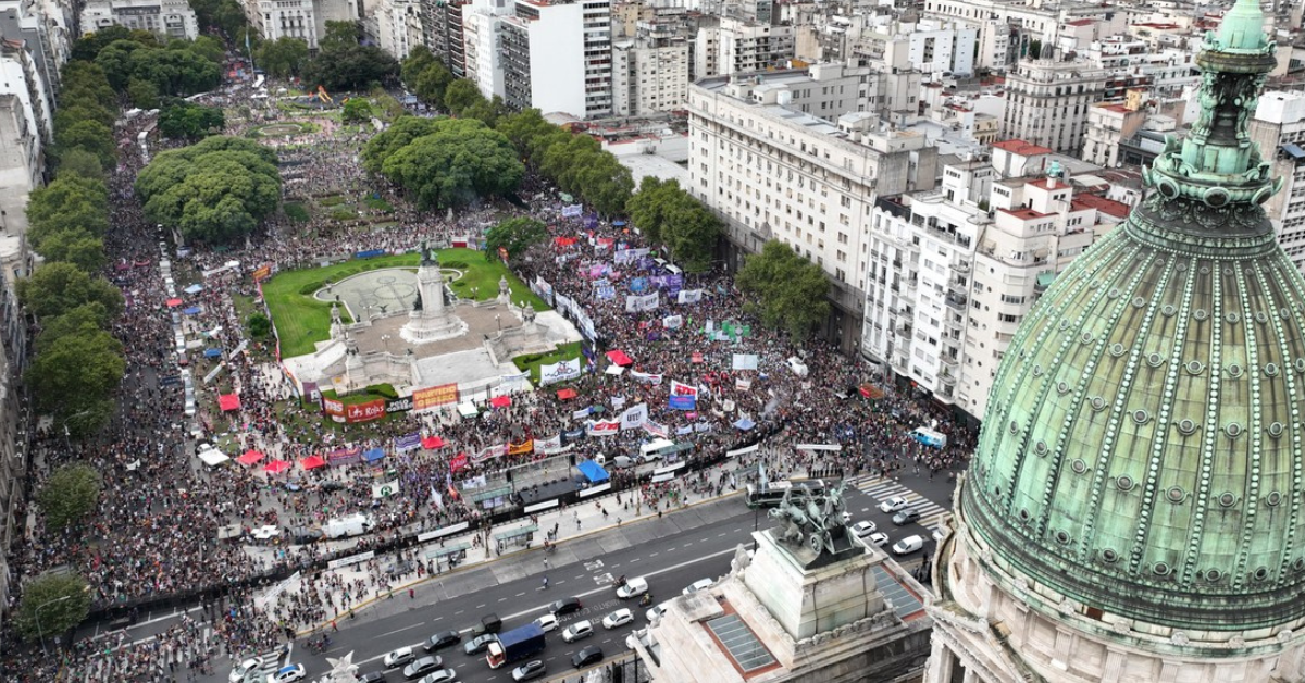 Masiva convocatoria en Argentina por 8M: “Decimos ni un paso atrás, a Milei no le tenemos miedo”