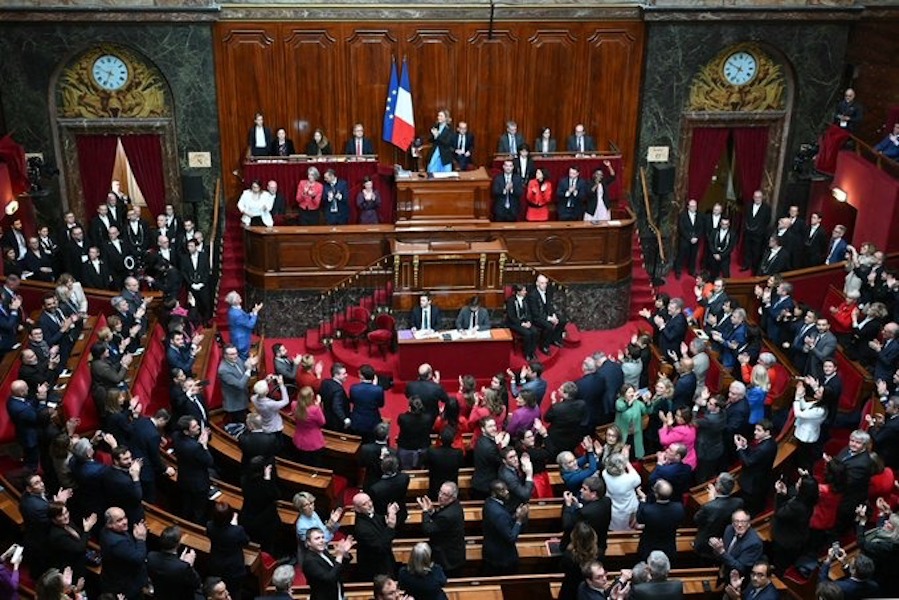 Francia: histórica inclusión del aborto en su Constitución nacional