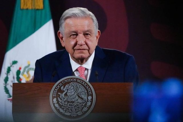 Manifestantes serán recibidos por subsecretario de Gobernación tras irrupción: López Obrador