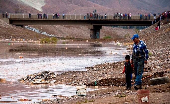 Chile lidera crisis hídrica en Latinoamérica: Décadas de mala gobernanza y sobreproducción industrial establecen un triste récord