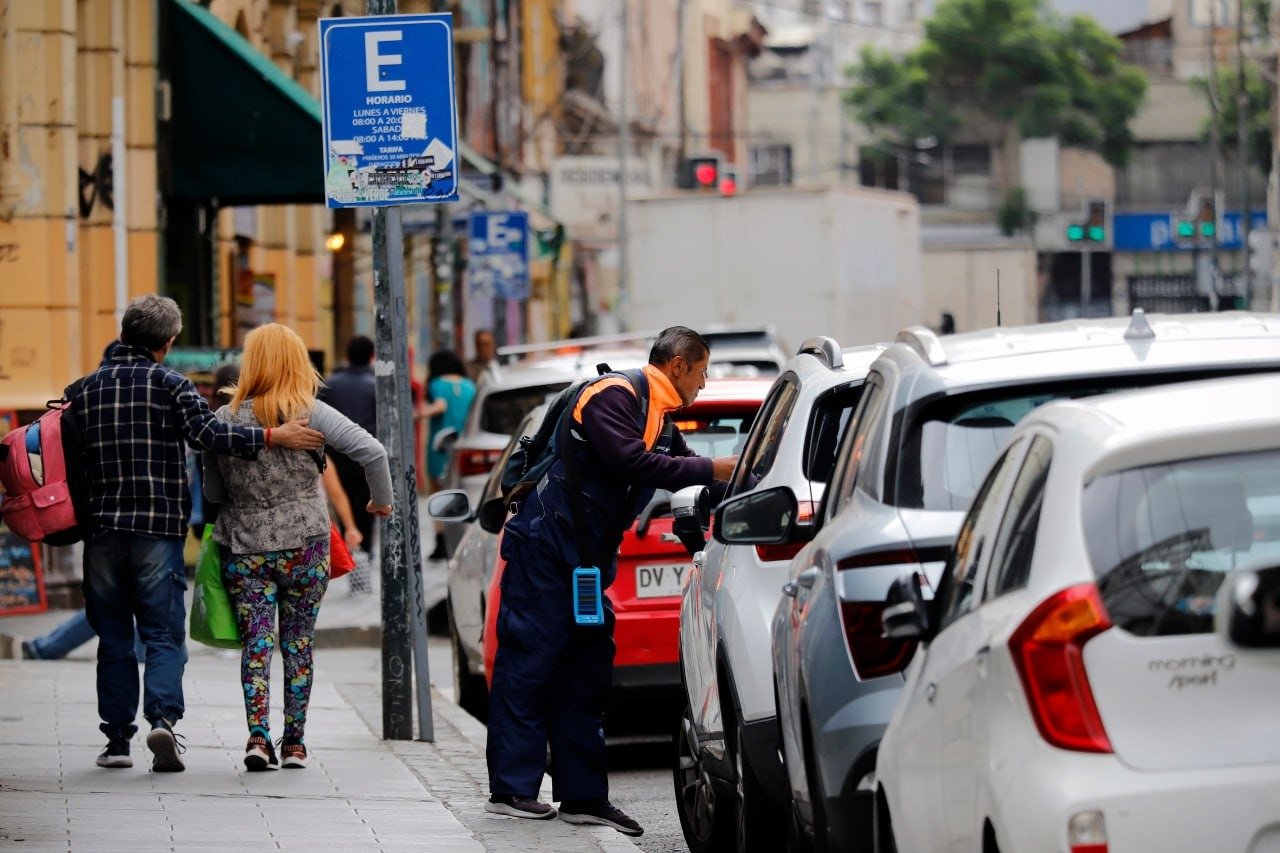 Inédito sistema municipal de parquímetros en Valparaíso aumentará ingresos en un 600%: Recursos serán destinados a seguridad