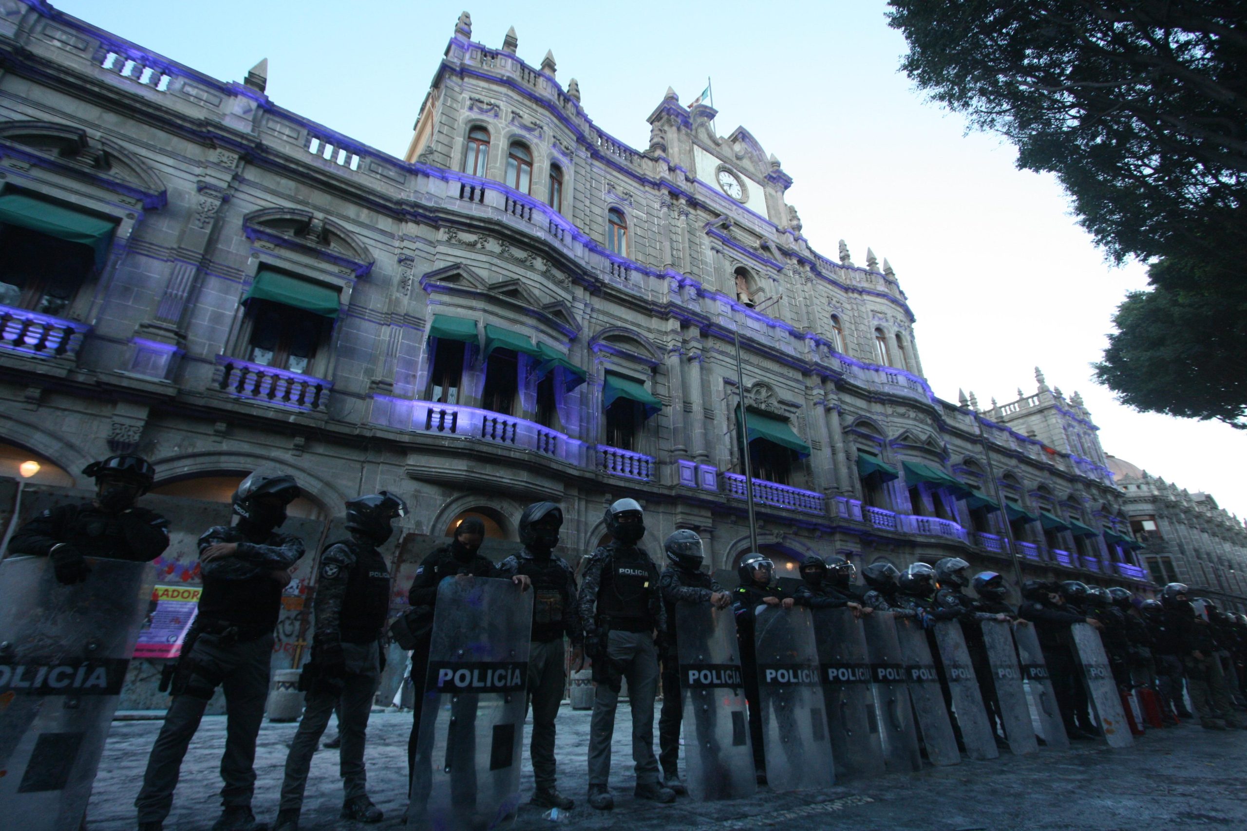 CDH investiga represión en marcha del 8M por Ayuntamiento de Puebla