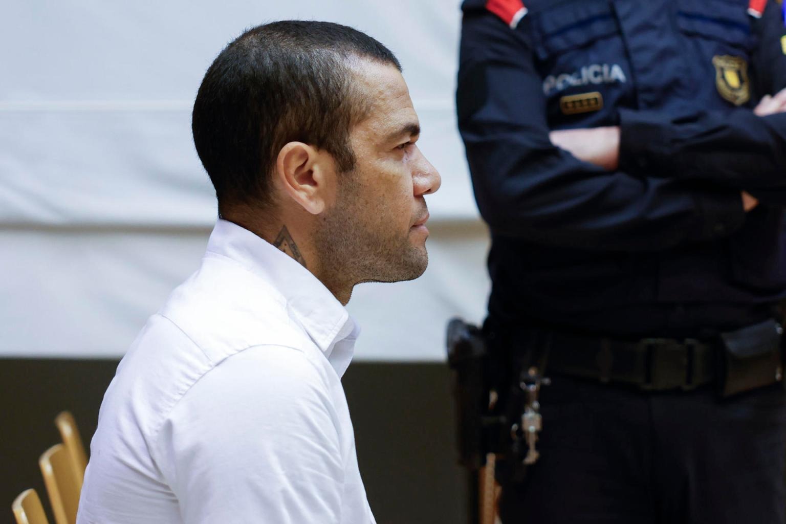 Dani Alves deposita fianza para abandonar prisión tras sentencia por violación