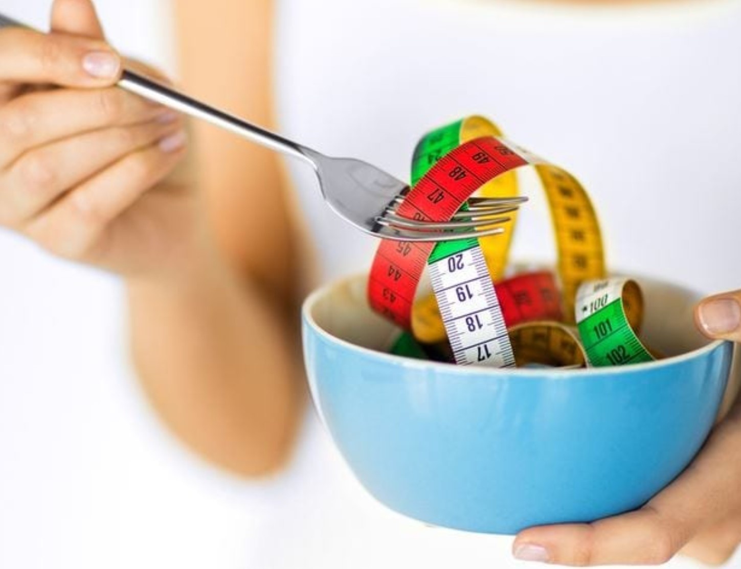 ¿Dietas milagro?, especialistas advierten desde males óseos hasta bulimia