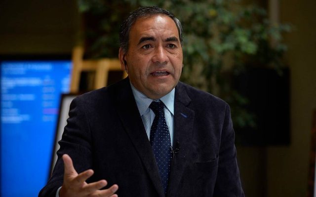Salió trasquilado: Senador Fidel Espinoza intentó atacar a CIPER pero rápidamente fue desmentido