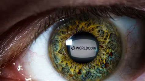 Escanea tu iris a cambio de criptomonedas: Empresa prohibida en España capta usuarios en Chile