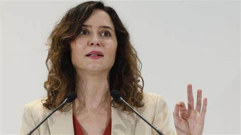 Organizaciones de la diversidad sexual declaran persona non grata a la presidenta de la Comunidad de Madrid de visita en Chile