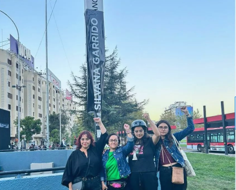 (Fotos) Agrupaciones feministas renombran estaciones de Metro en homenaje a víctimas de la violencia patriarcal 