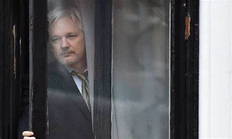 Tribunal inglés aplaza decisión sobre extradición de Julian Assange: Pide que EEUU garantice que no lo condenarán a pena de muerte