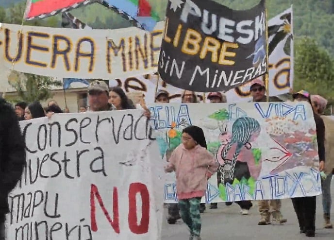Tres mil personas marcharon en Curarrehue contra amenazas mineras: Comunidades defienden el territorio del extractivismo  