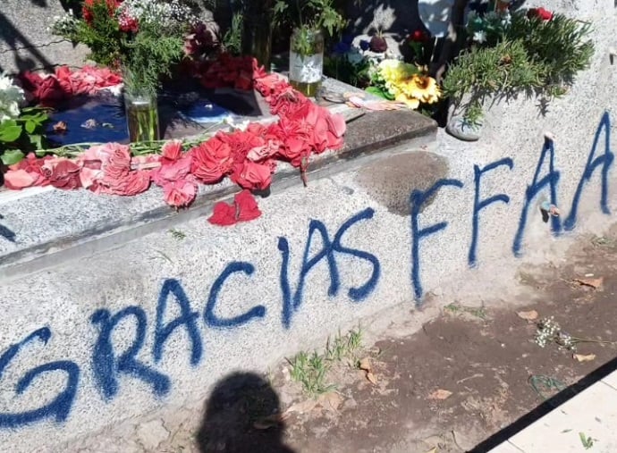 Denuncian nuevo ataque a tumba de Joan y Víctor Jara: “El odio y el negacionismo solo crea violencia y destrucción”