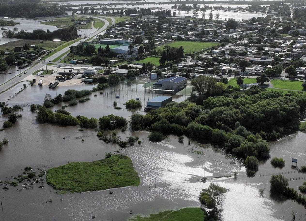 Inundaciones históricas en Uruguay dejan 4 mil desplazados