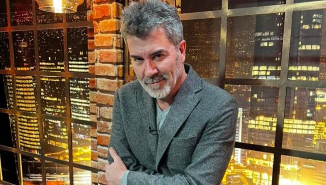 Juan Carlos «Pollo» Valdivia critica cobertura de los medios por muerte de carabineros: «Invitaron a los más odiados que son los políticos»