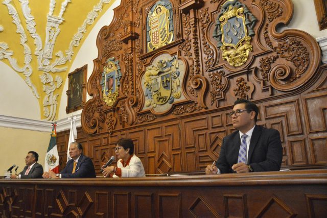 Fernando Morales comparece ante Consejo Universitario de la BUAP