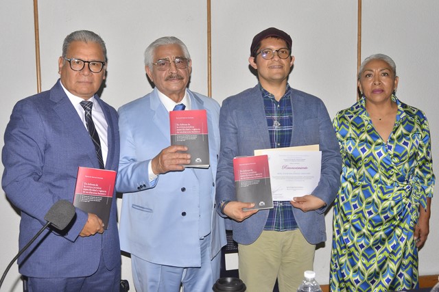 Raymundo Espinoza presenta a comunidad BUAP nuevo libro sobre Derecho