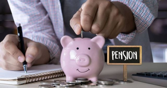 Presidente denuncia votos contra pensiones y anuncia firma del fondo