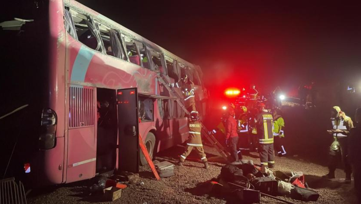 Volcamiento de bus deja 2 muertos y decenas de heridos en San Pedro de Atacama