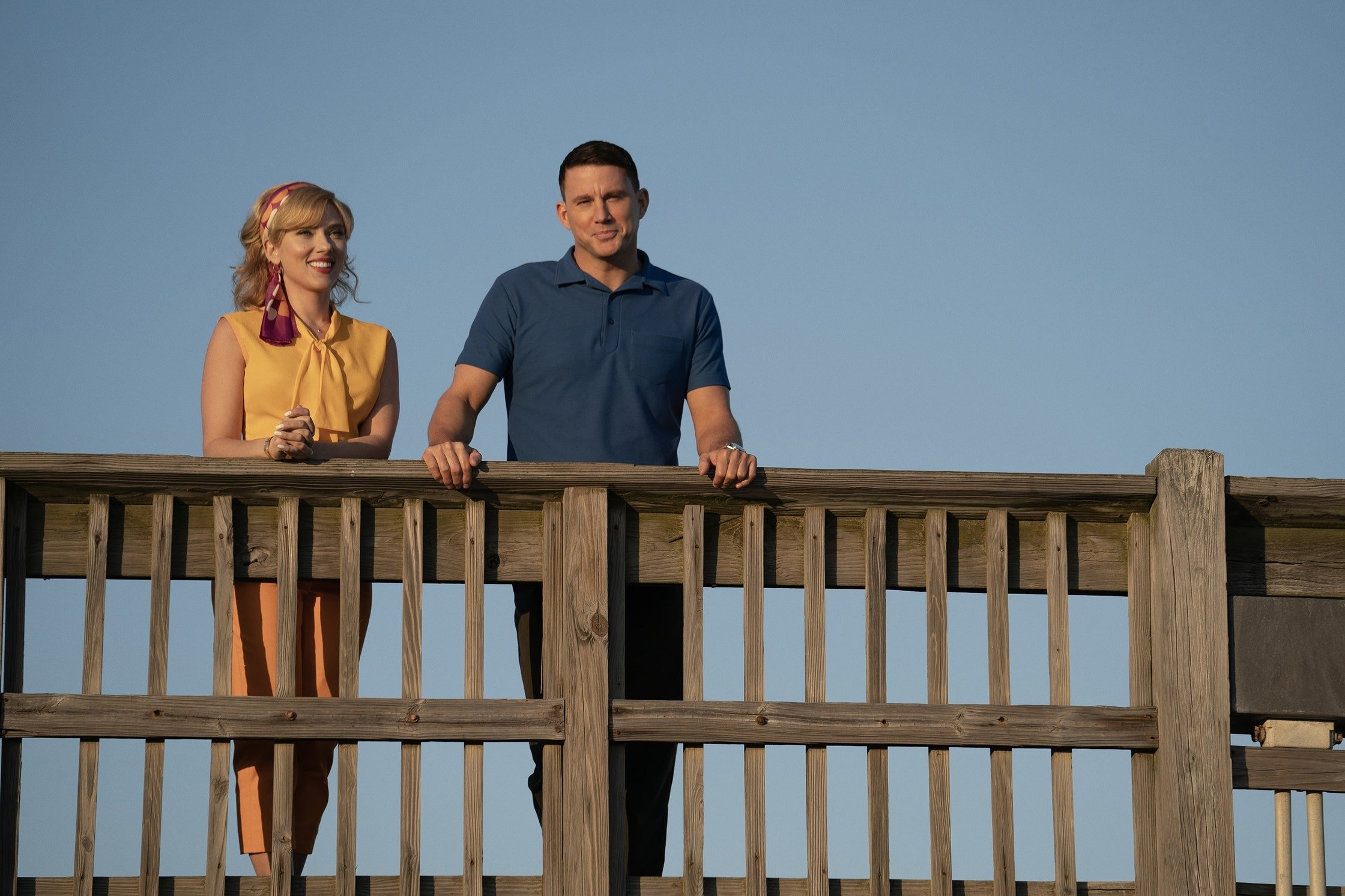 Scarlett Johansson y Channing Tatum se enamoran en «Llévame a la luna»