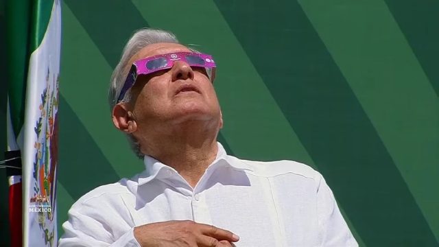 Así reaccionó AMLO al eclipse solar total 2024 | VIDEO