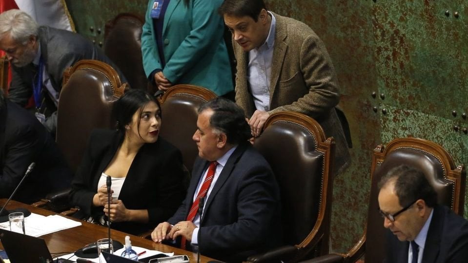 Otra derrota para Republicanos: Diputados rechazan censura a la mesa de la Cámara y Karol Cariola se mantiene en la presidencia