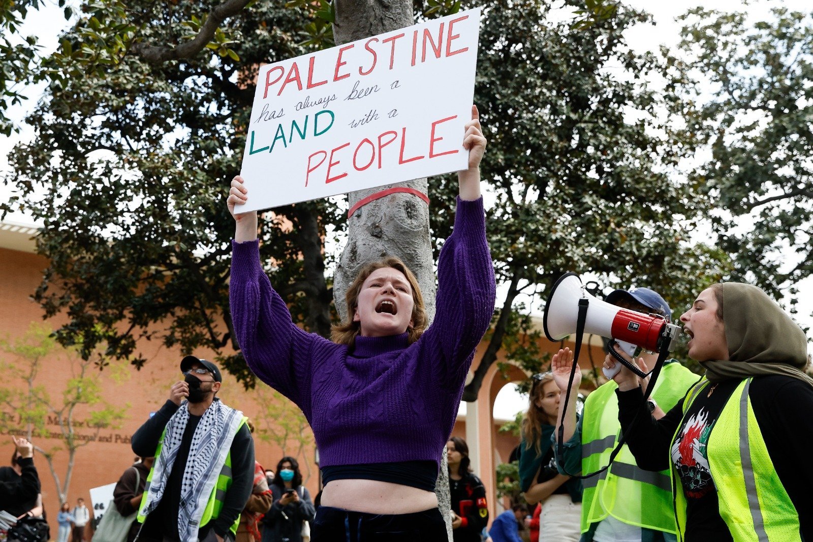 Movimientos universitarios estadounidense y francés movilizados por Gaza y Palestina: «No es guerra, es genocidio»