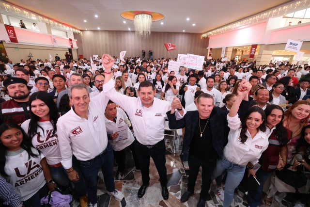 Universitarios muestran apoyo a Armenta y Chedraui