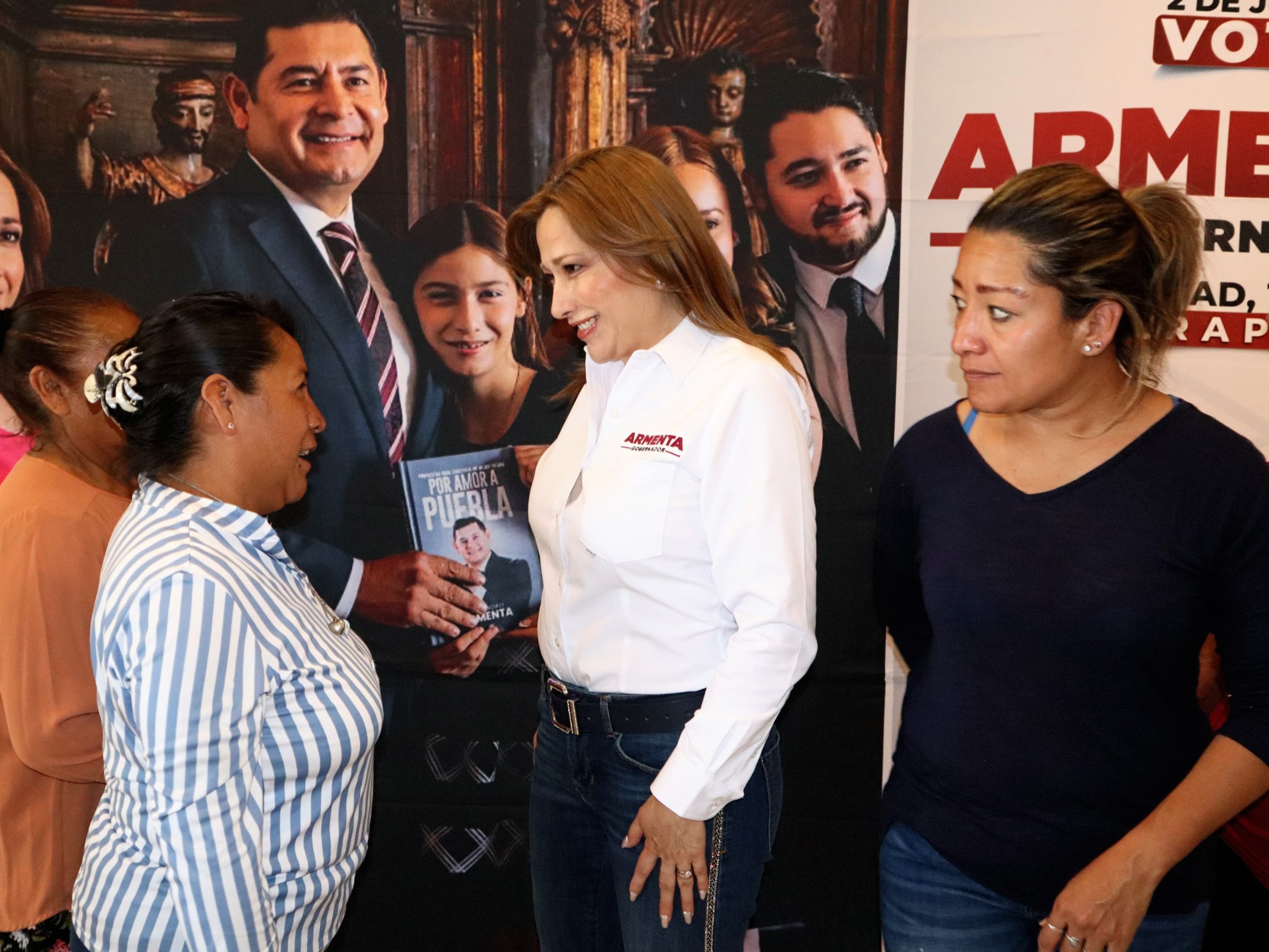 Cecilia Arellano respalda familias poblanas, promete apoyos