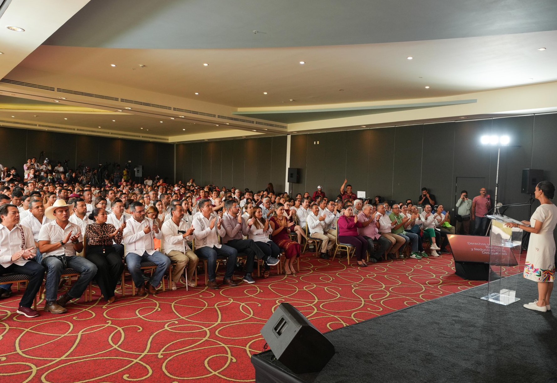 Sheinbaum presenta en Veracruz su proyecto para reducir la pobreza
