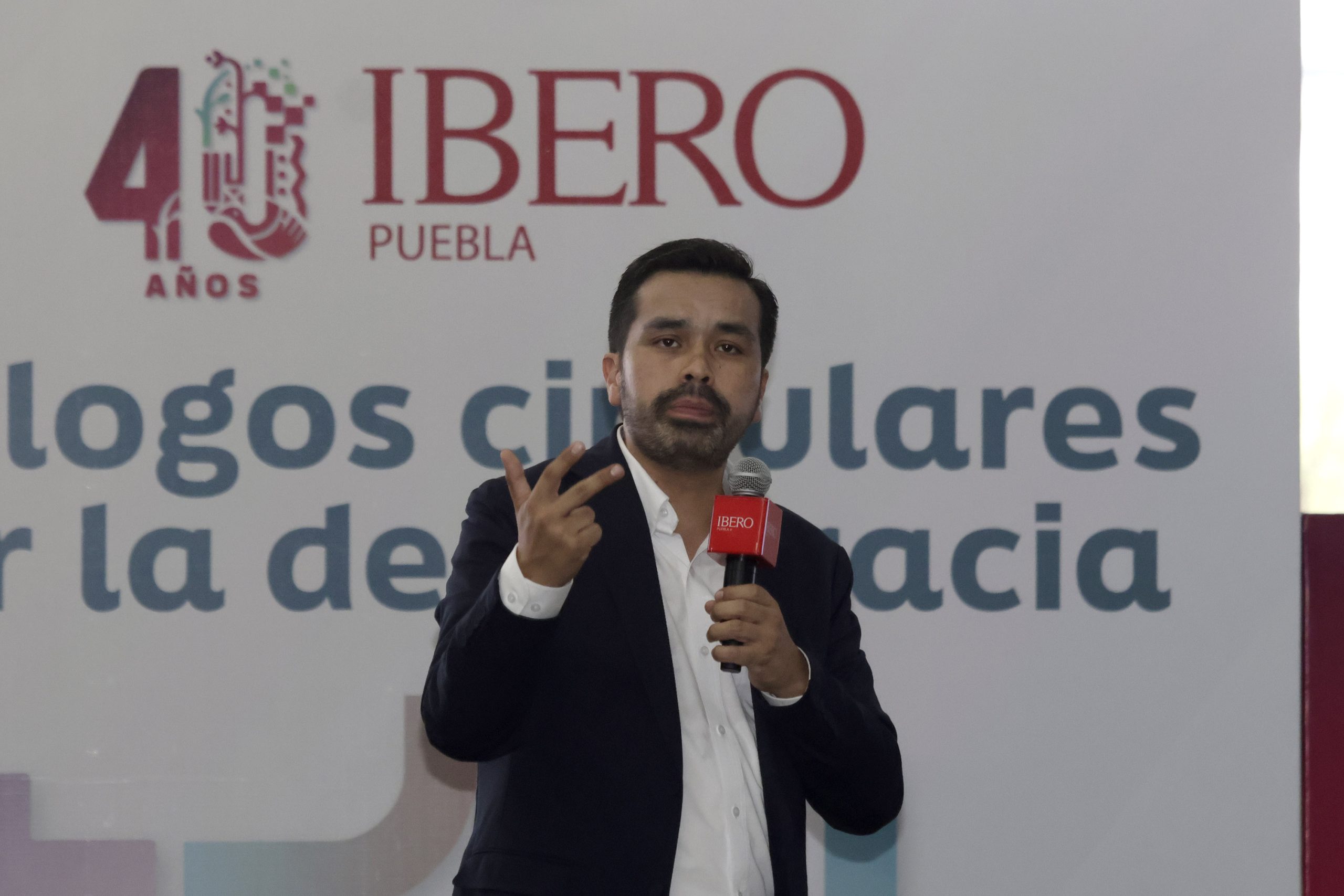 Otra vez, Máynez afirma que crimen financia campañas en Puebla