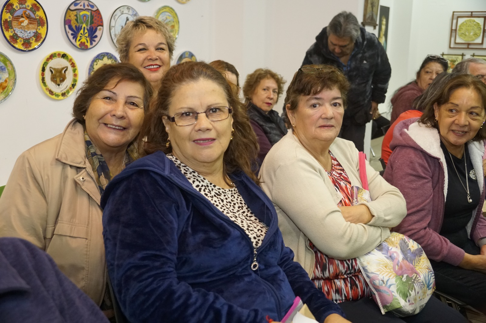 Adultos mayores de El Bosque toman ramos y se preparan para iniciar nuevo año académico del proyecto Universidad Abierta