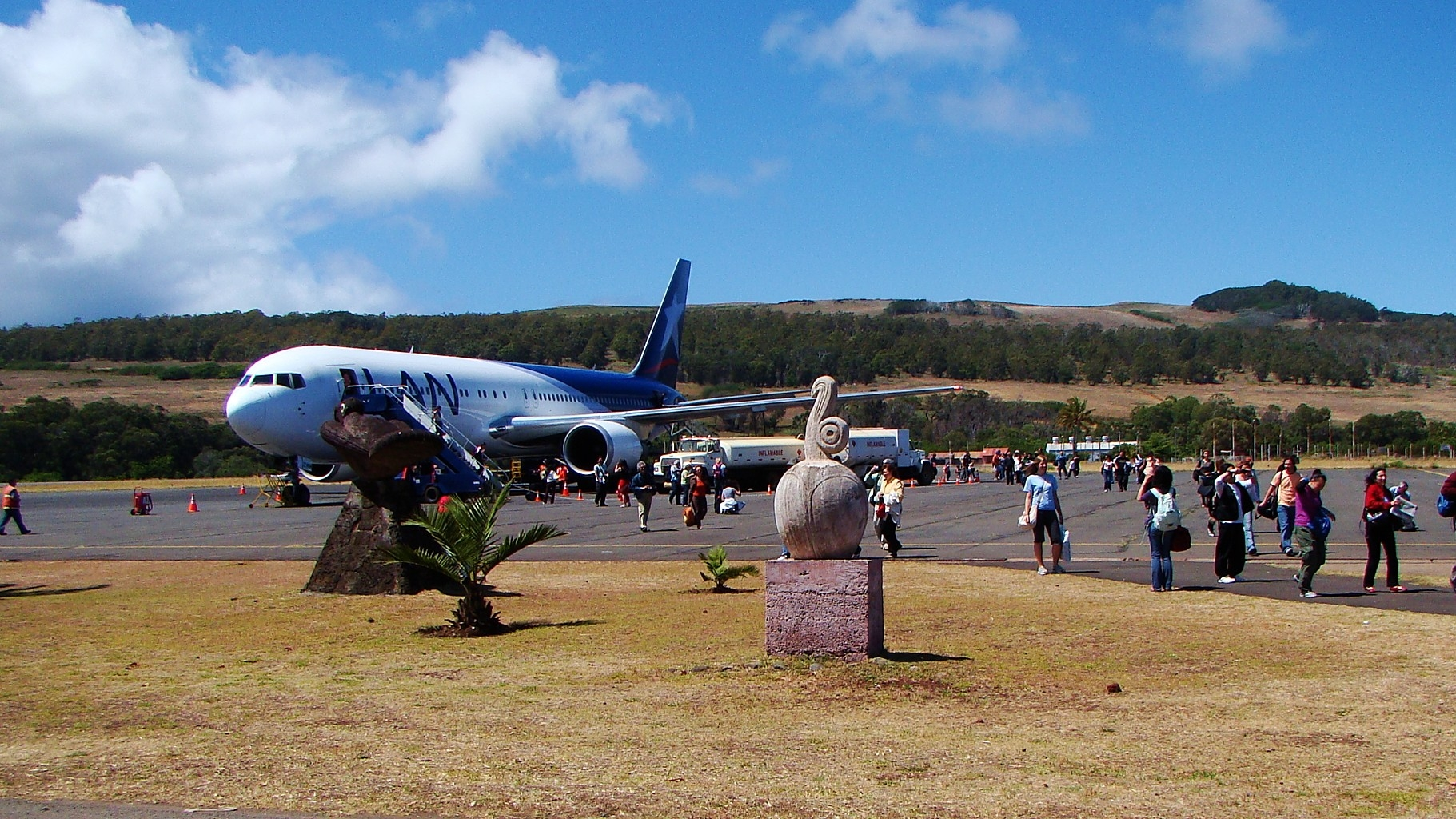 Piden al Gobierno retomar diálogo sobre histórica reclamación de terrenos en aeropuerto de Rapa Nui