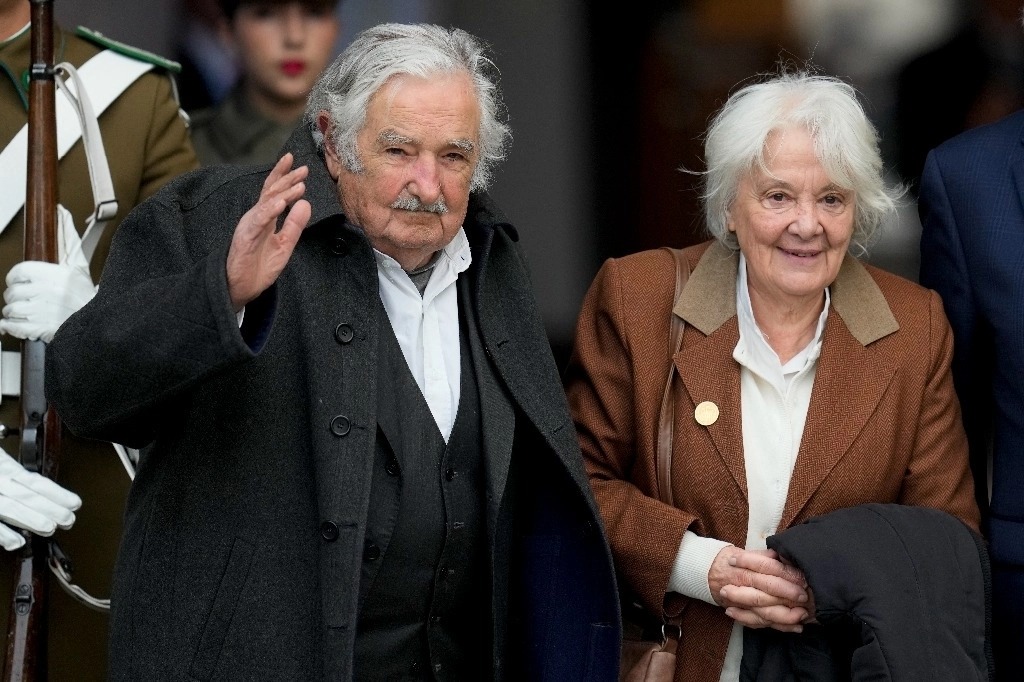 José Mujica anuncia padecer cáncer de esófago