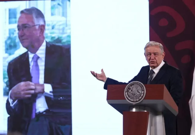 AMLO denuncia campaña de Salinas Pliego y Tv Azteca contra su gobierno