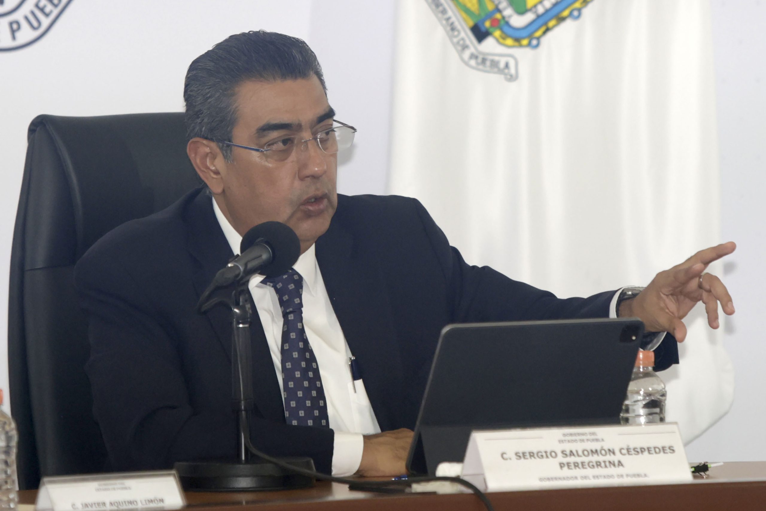 Gobernador llama a no politizar asesinatos en Puebla