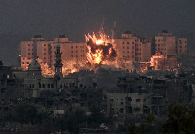Israel bombardea Rafah al día siguiente de que la Corte Internacional de Justicia ordenara detener las operaciones militares