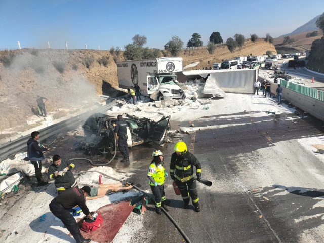 Aparatoso accidente sobre la México-Puebla deja 2 fallecidas